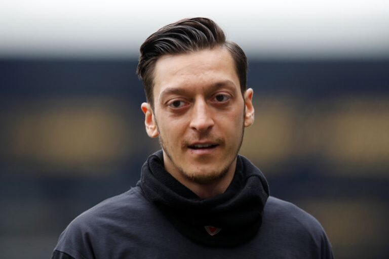 2019-04-07T124009Z_1853253024_RC1490051D00_RTRMADP_3_SOCCER-ENGLAND-EVE-ARS