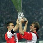 paauwe-l-en-bosvelt-met-de-uefa-cup