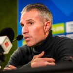 robin-van-persie-na-de-3-3-bij-nac